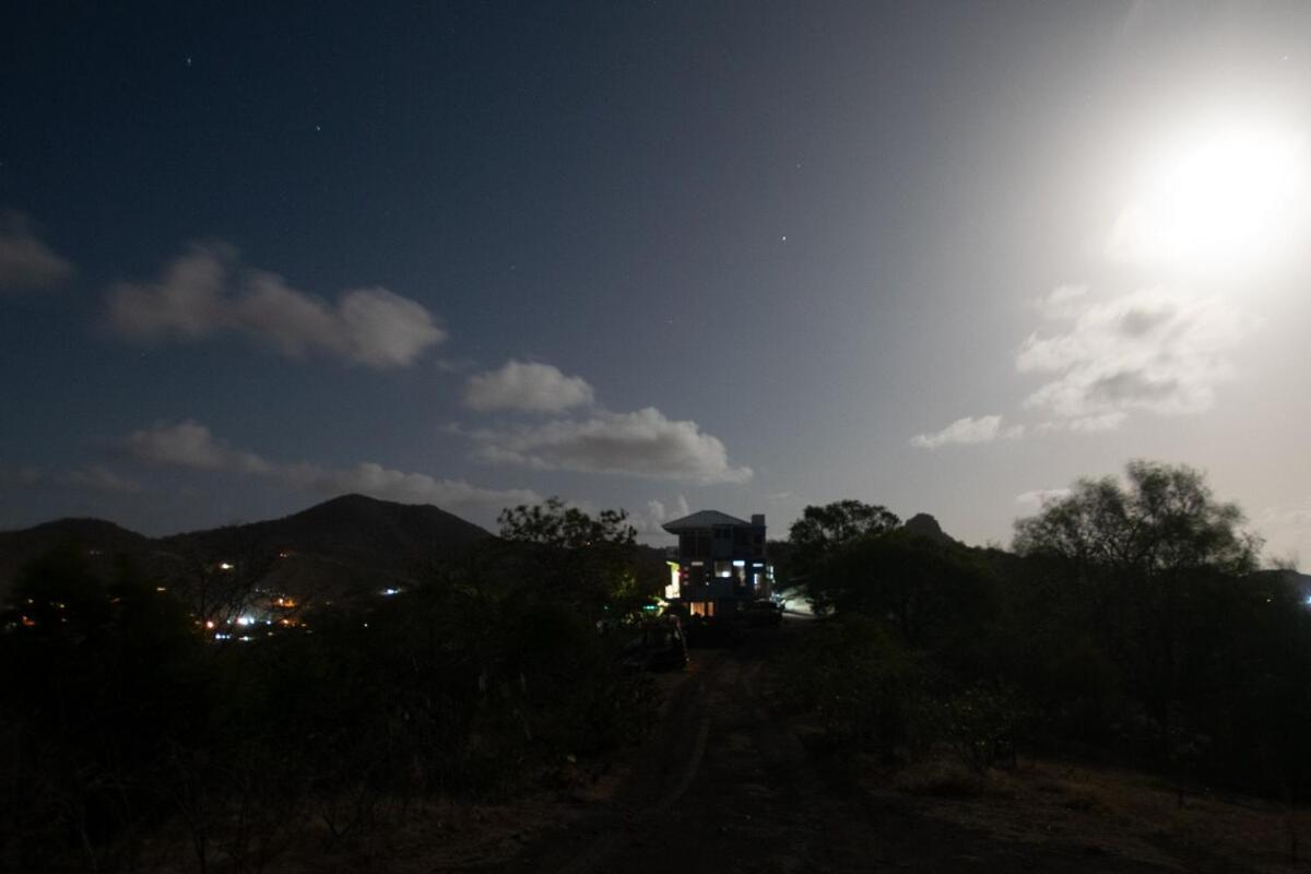 Onyx-- A Gem At Dee'S Pearl Villa Carriacou Exterior photo